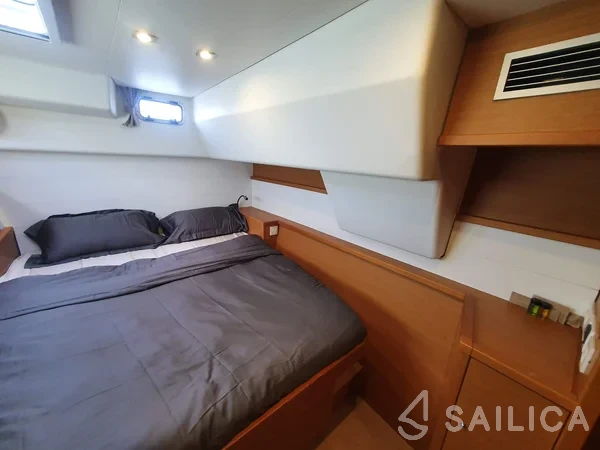 Lagoon 450  Flybridge - Yacht Charter Sailica