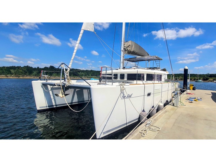 Lagoon 450  Flybridge - Yacht Charter Sailica