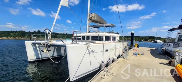 Lagoon 450  Flybridge - Yacht Charter Sailica