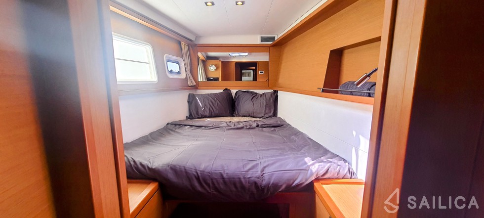 Lagoon 450  Flybridge - Yacht Charter Sailica
