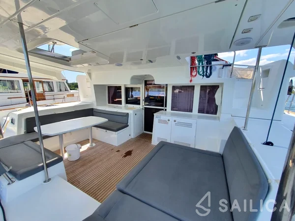 Lagoon 450  Flybridge - Yacht Charter Sailica