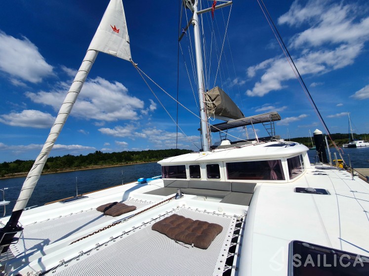 Lagoon 450  Flybridge - Yacht Charter Sailica