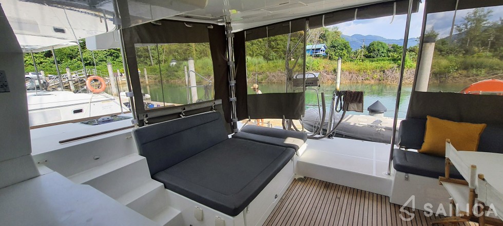 Lagoon 450  Flybridge - Yacht Charter Sailica