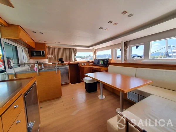 Lagoon 450  Flybridge - Yacht Charter Sailica