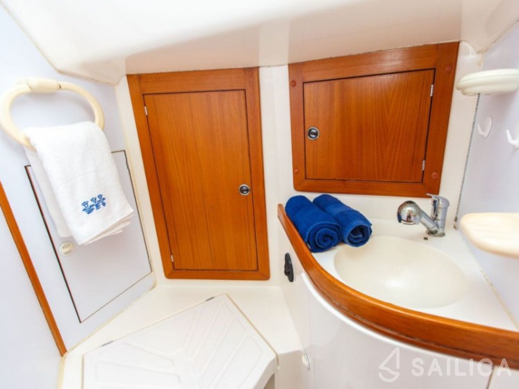 Elan 40 - Yacht Charter Sailica