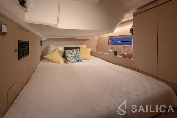 Oceanis 46 - Yacht Charter Sailica