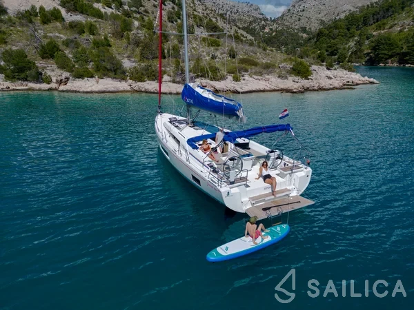 Oceanis 46 - Yacht Charter Sailica