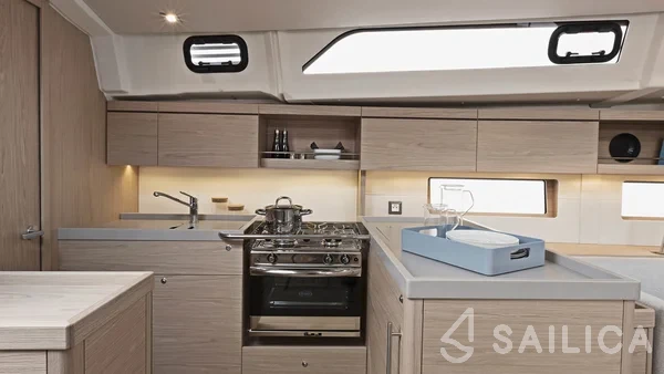 Oceanis 46 - Yacht Charter Sailica