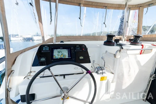 Lagoon 42 - Yacht Charter Sailica