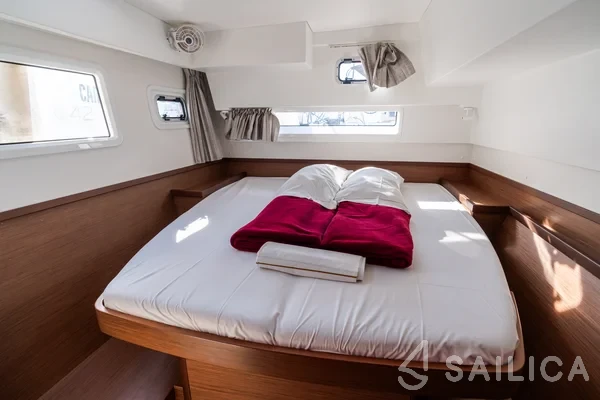 Lagoon 42 - Yacht Charter Sailica