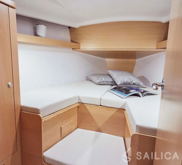 Sun Odyssey 319 - Yacht Charter Sailica