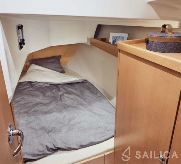 Sun Odyssey 319 - Yacht Charter Sailica