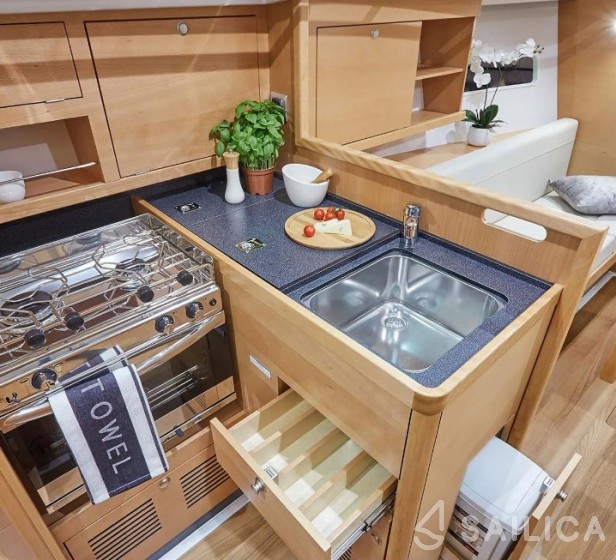 Sun Odyssey 319 - Yacht Charter Sailica