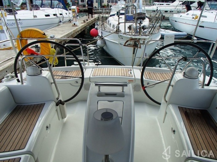 Oceanis 43 - Yacht Charter Sailica