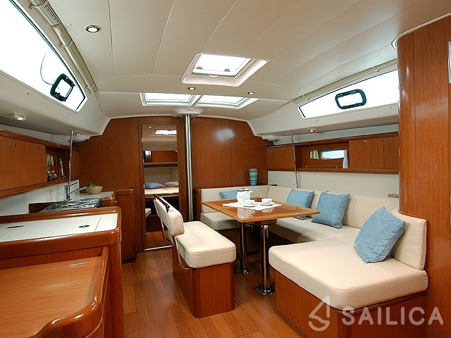 Oceanis 43 - Yacht Charter Sailica
