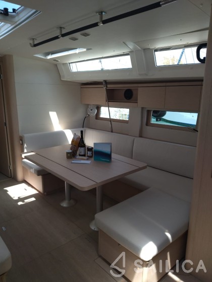Oceanis 51.1 - Yacht Charter Sailica