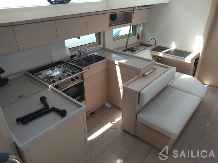 Oceanis 51.1 - Yacht Charter Sailica