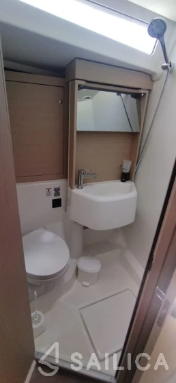 Oceanis 51.1 - Yacht Charter Sailica