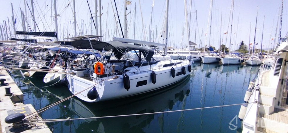 Oceanis 51.1 - Yacht Charter Sailica