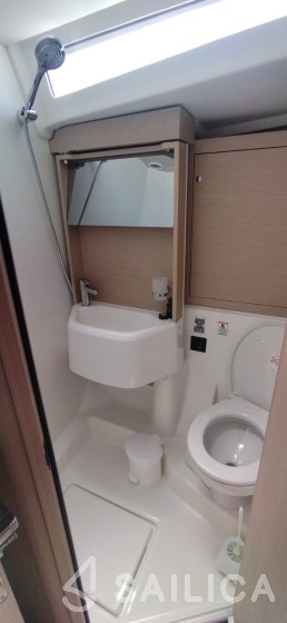 Oceanis 51.1 - Yacht Charter Sailica