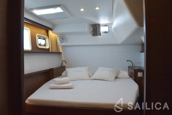 Lagoon 450  Flybridge - Yacht Charter Sailica