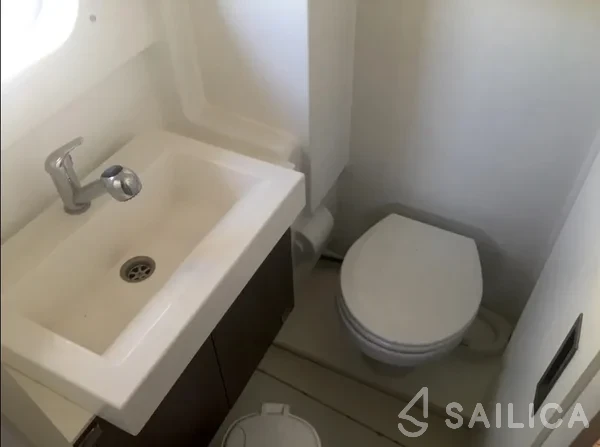Bali 4.1 - Yacht Charter Sailica