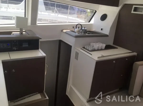 Bali 4.1 - Yacht Charter Sailica