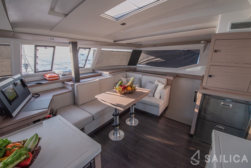 Astréa 42 - Yacht Charter Sailica