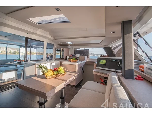 Astréa 42 - Yacht Charter Sailica