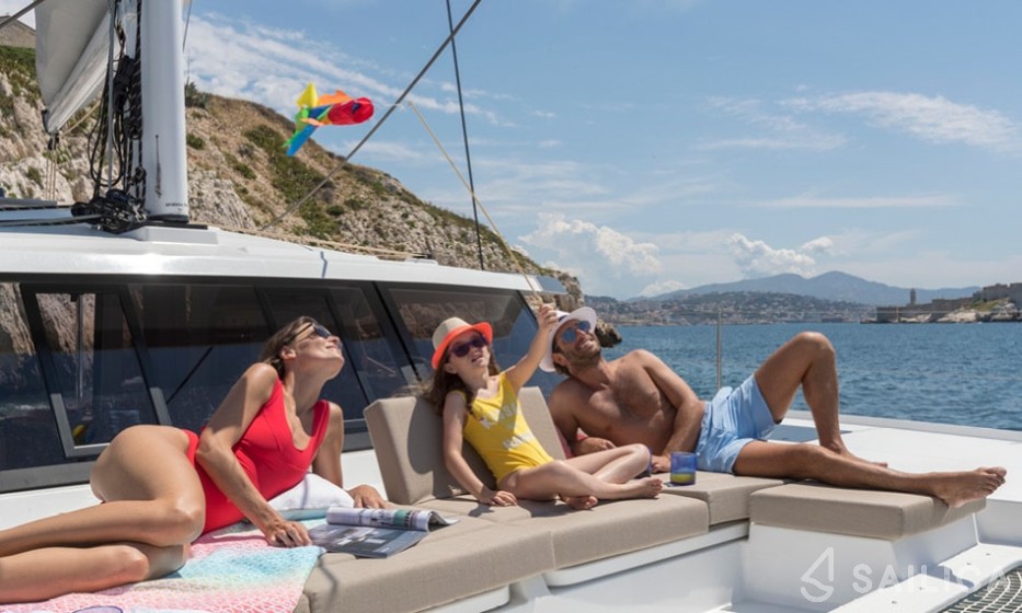 Astréa 42 - Yacht Charter Sailica