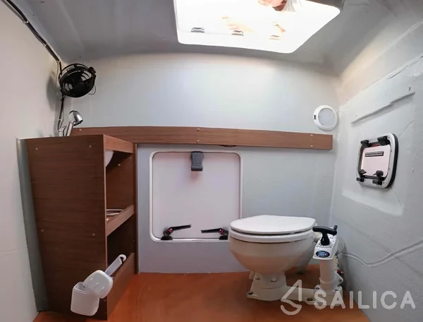 Lagoon 42 - Yacht Charter Sailica