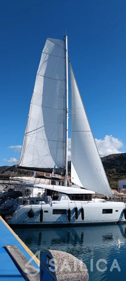 Lagoon 42 - Yacht Charter Sailica
