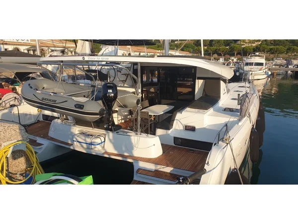 Lagoon 42 - Yacht Charter Sailica