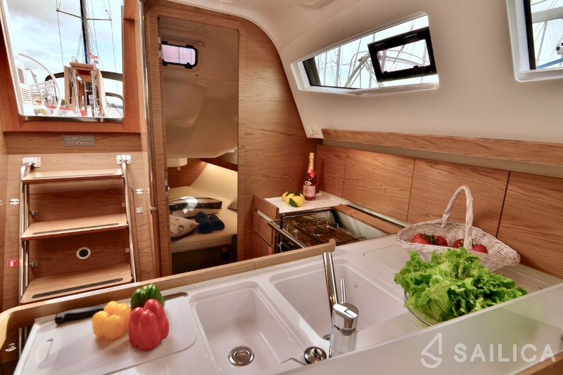 Elan 40 Impression - Yacht Charter Sailica