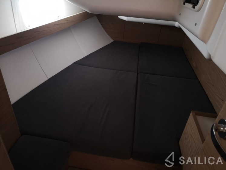Elan 40 Impression - Yacht Charter Sailica