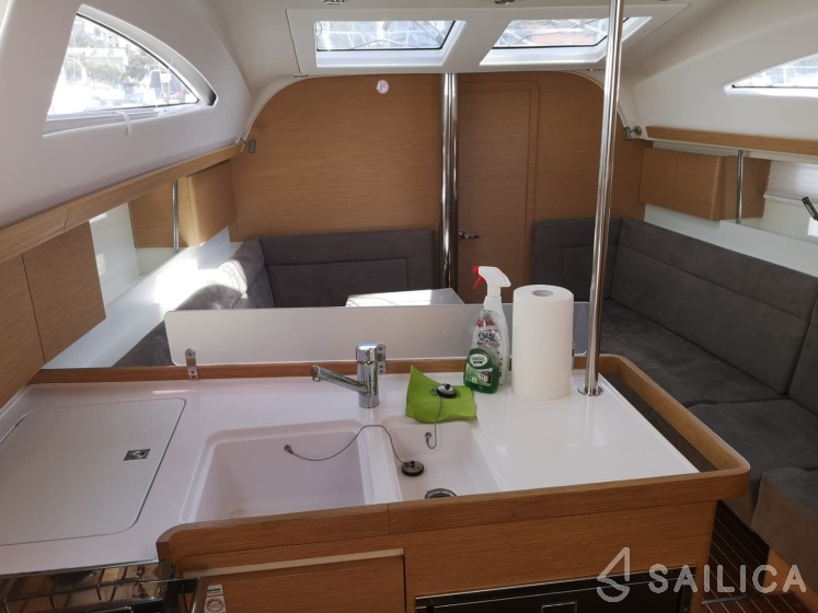 Elan 40 Impression - Yacht Charter Sailica