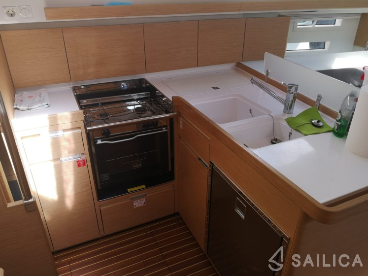 Elan 40 Impression - Yacht Charter Sailica