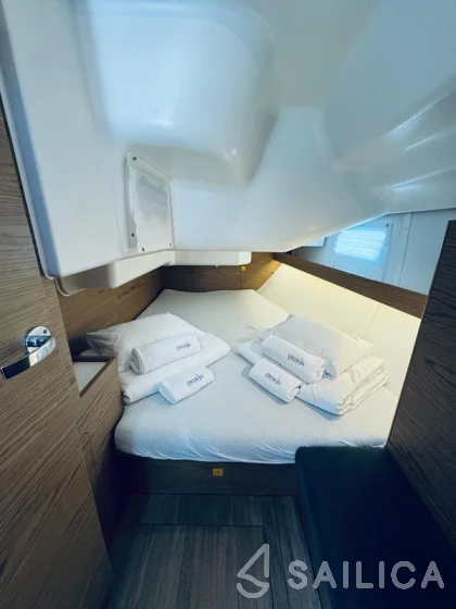 Elan 40 Impression - Yacht Charter Sailica