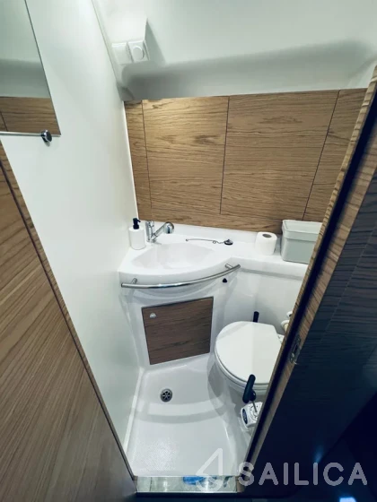 Elan 40 Impression - Yacht Charter Sailica