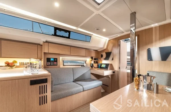 Oceanis 40.1 - Yacht Charter Sailica