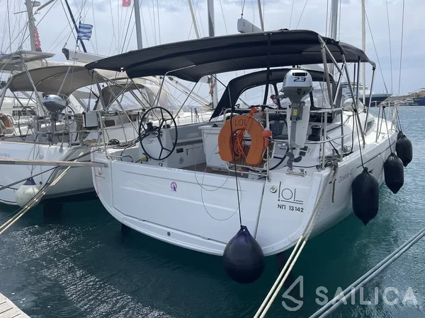 Oceanis 40.1 - Yacht Charter Sailica