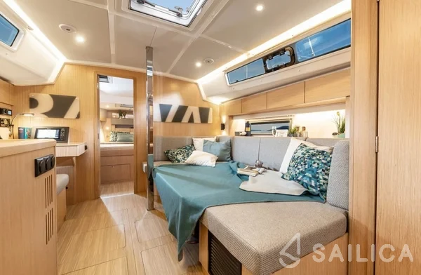 Oceanis 40.1 - Yacht Charter Sailica