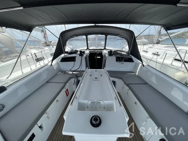 Oceanis 40.1 - Yacht Charter Sailica