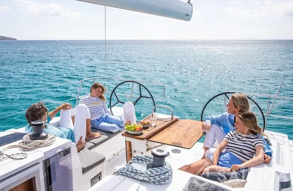 Oceanis 40.1 - Yacht Charter Sailica