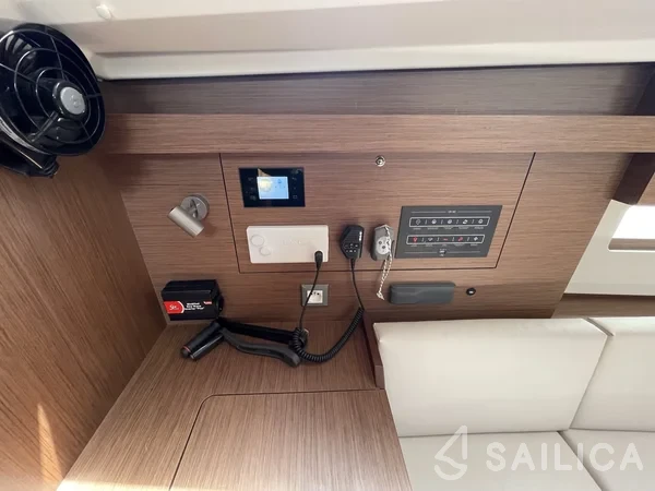 Oceanis 40.1 - Yacht Charter Sailica
