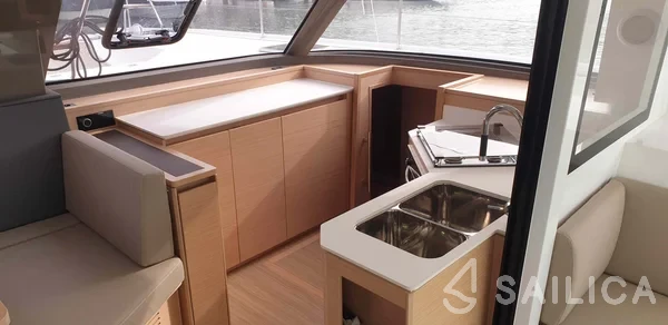 Nautitech 40 open NEW - 4 + 2 cab. - Yacht Charter Sailica