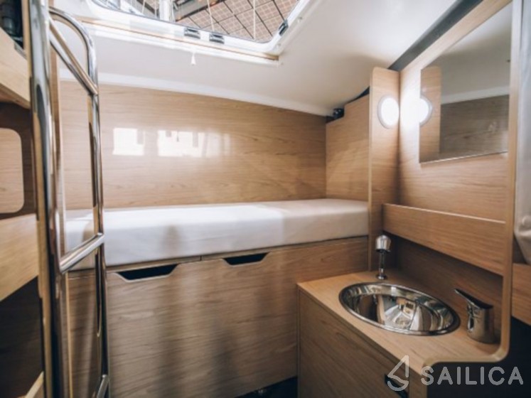 Oceanis 51.1 - Yacht Charter Sailica