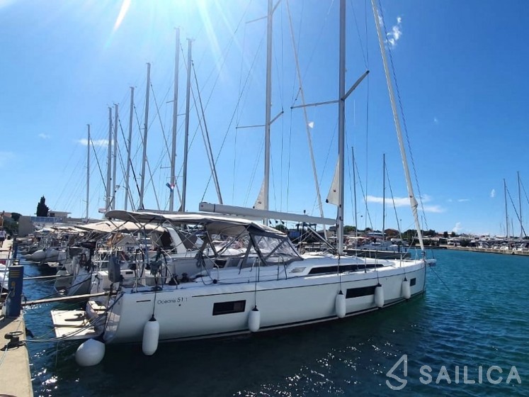 Oceanis 51.1 - Yacht Charter Sailica