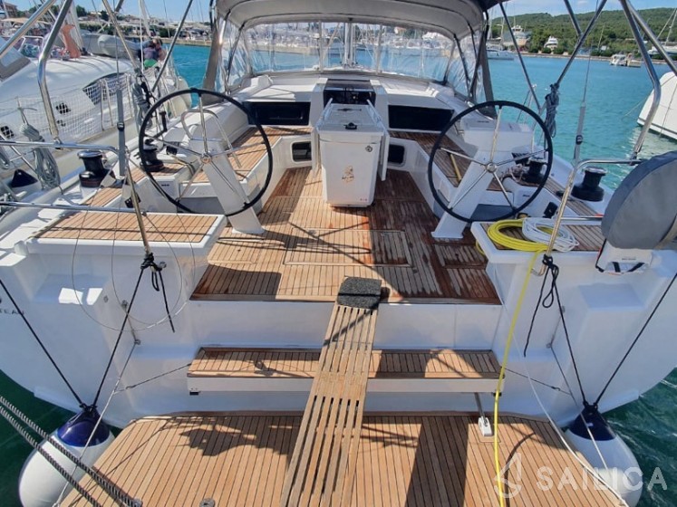 Oceanis 51.1 - Yacht Charter Sailica