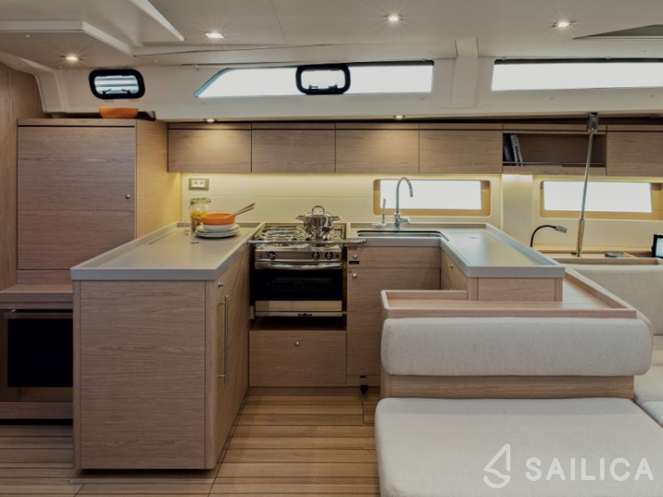 Oceanis 51.1 - Yacht Charter Sailica